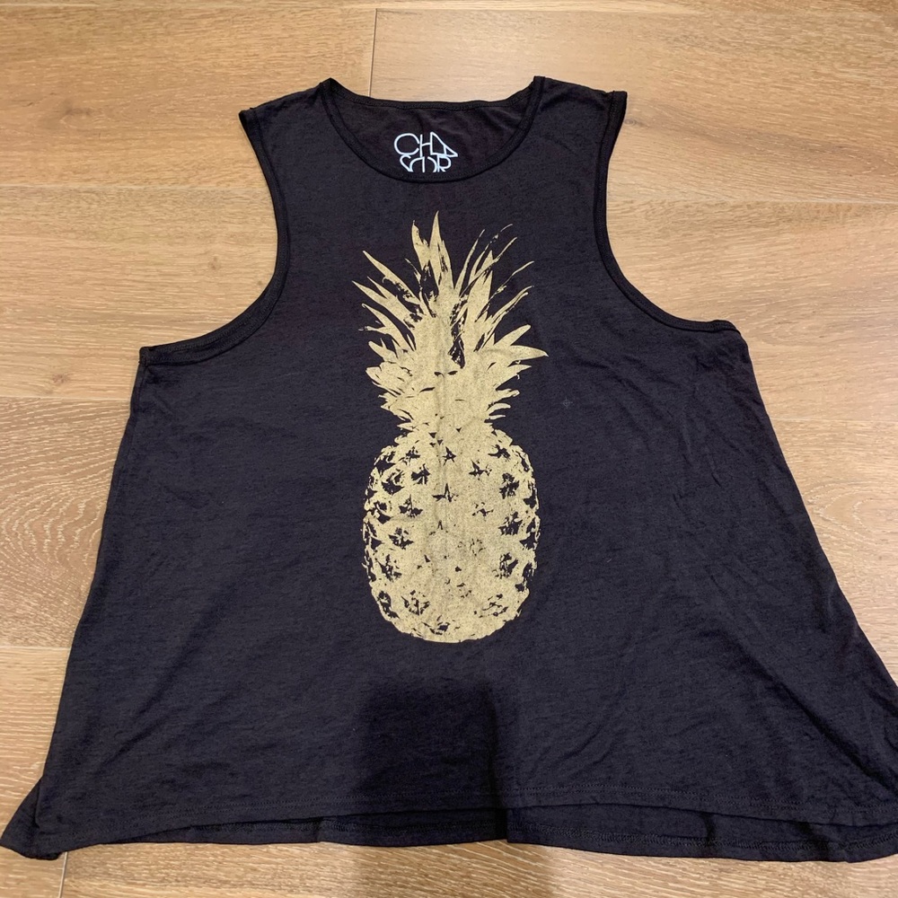 Adorable, light weight and flowing Cha Sor Tank. Vintage gold metallic pineapple